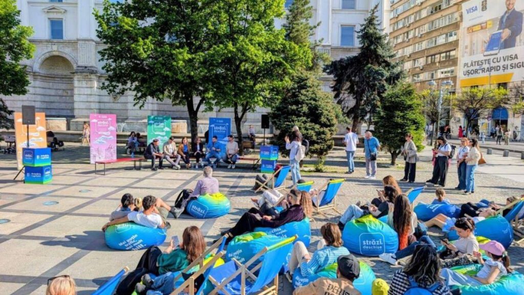 Piața Revoluției devine muzeu în aer liber, iar sportul cucerește Calea Victoriei, în weekend la „Străzi Deschise” Piața Revoluției devine muzeu în aer liber, iar sportul cucerește Calea Victoriei, în weekend la „Străzi Deschise”