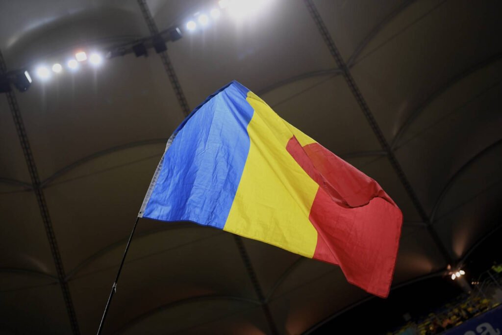 Mircea Miclea Critică Proiectul AUR cu Drapelul în Școli: Analiză și Opinii