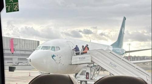 Un avion cu pasageri la bord a fost confiscat de pe pistă, chiar înainte de decolare, din cauza unei datorii de 3 milioane de euro Un avion cu pasageri la bord a fost confiscat de pe pistă, chiar înainte de decolare, din cauza unei datorii de 3 milioane de euro