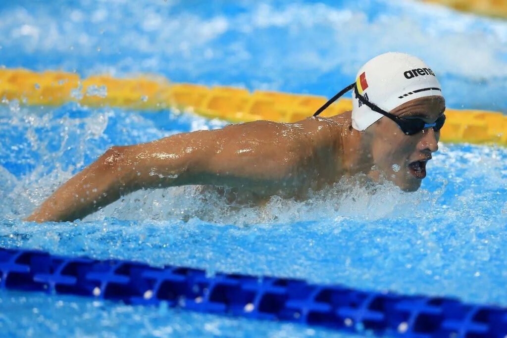 Vlad Mihalache stabilește un record național la 50 m fluture și se califică în semifinale la Europenele de la Paris "Vlad Mihalache Setează Record Național la 50 m Fluture și Se Califică în Semifinale la Europenele din Paris"