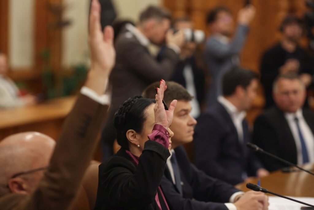 "Live: Guvernul Niculescu Se Pregătește pentru Votul Decisiv în Parlament - Ultimele Audieri și Strategii pentru Învestitură"