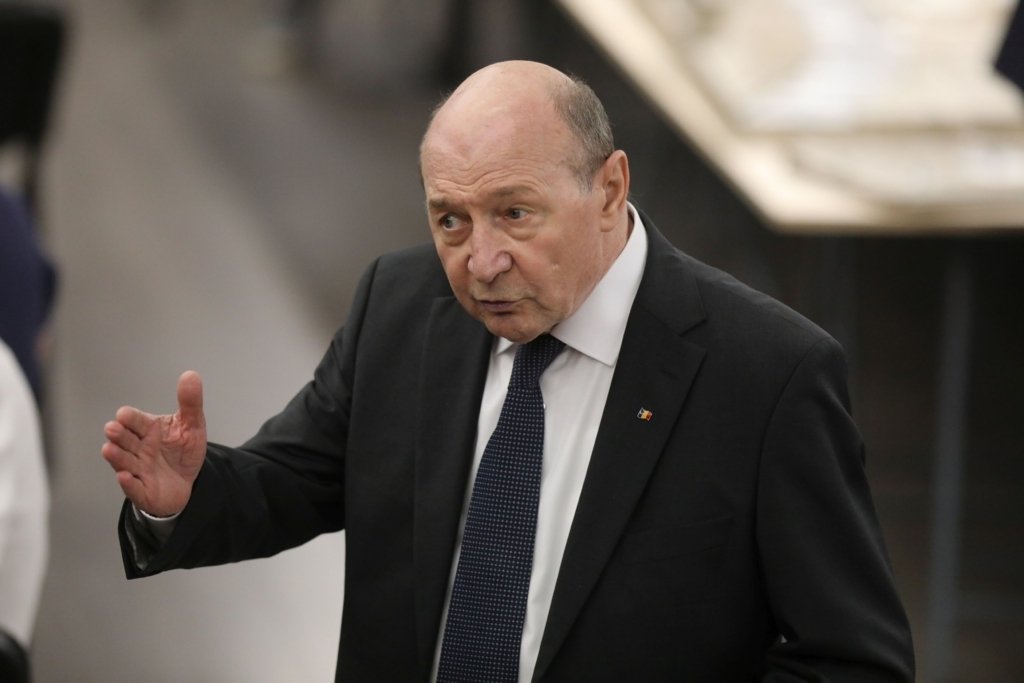 Băsescu intervine în forță în Cabinetul Niculescu: „Nu vreau să îl discreditez pe premier, dar Marian Neacșu va fi șeful real al miniștrilor” "Băsescu Acuză: Marian Neacșu, Liderul Ascuns al Miniștrilor în Cabinetul Niculescu"