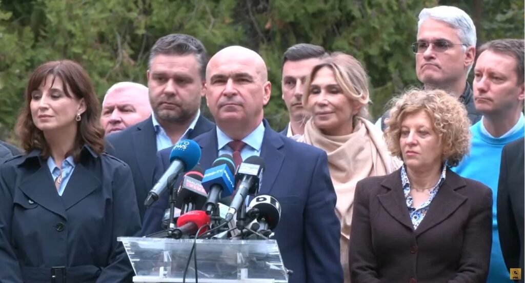 PNL a decis să voteze Guvernul Niculescu și intră în Opoziție. Demnitarii PNL își depun demisiile. Bolojan va semna un acord cu premierul desemnat (Video) "PNL Votează Guvernul Niculescu și Intră în Opoziție: Demisii ale Demnitarilor și Acord cu Premierul Desemnat"