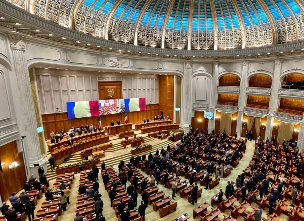 CCR a respins sesizarea PNL și USR privind împărțirea funcțiilor din conducerea Camerei Deputaților CCR Respinge Sesizarea PNL și USR despre Împărțirea Funcțiilor în Conducerea Camerei Deputaților