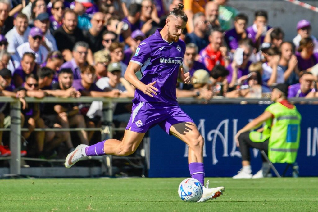 "Fiorentina in Peril: Cu Radu Drăgușin Titular, Echipa Se Îndreaptă Spre Retrogradare"