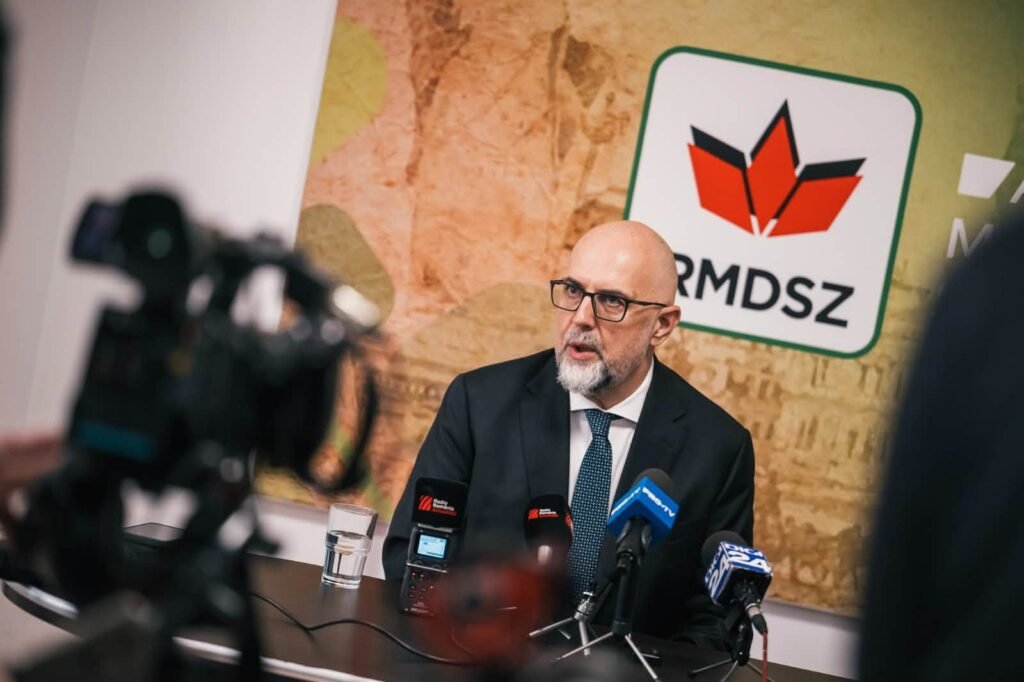 Kelemen Hunor a discutat cu Luca Niculescu: Avem încredere că va reuși să formeze o majoritate fără voturile AUR și SOS. Kelemen Hunor și Luca Niculescu discută despre formarea unei majorități fără AUR și SOS
