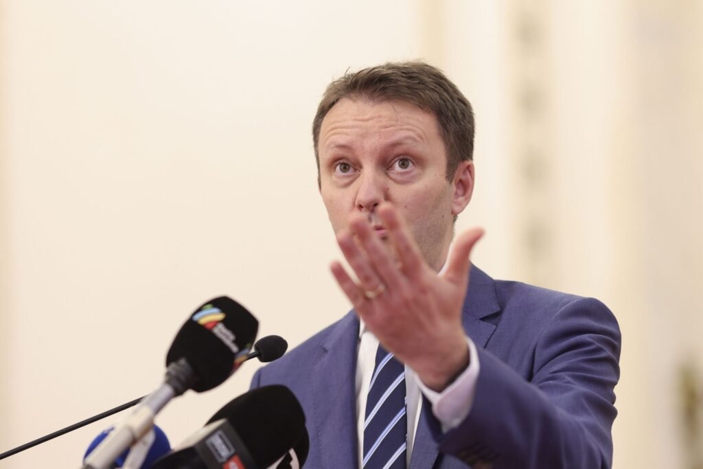 Siegfried Mureșan avertizează: PSD ar putea începe risipa banilor publici. De ce îl consideră vulnerabil pe premierul Niculescu Siegfried Mureșan avertizează: PSD riscă risipa banilor publici sub conducerea vulnerabilă a premierului Niculescu