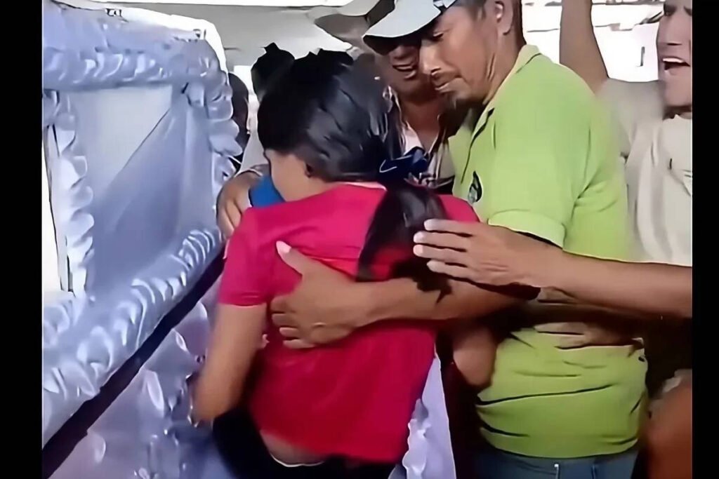 "Fata de 15 Ani Se Ridică din Sicriu: Moment Incredibil Filmati de Familie"
