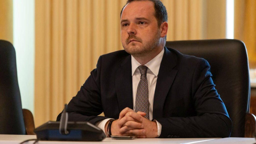 Pacienții ar putea evita vizitele repetate la spital. Planul propus de Alexandru Rogobete "Cum pacienții pot evita vizitele repetate la spital: Planul inovator al lui Alexandru Rogobete"