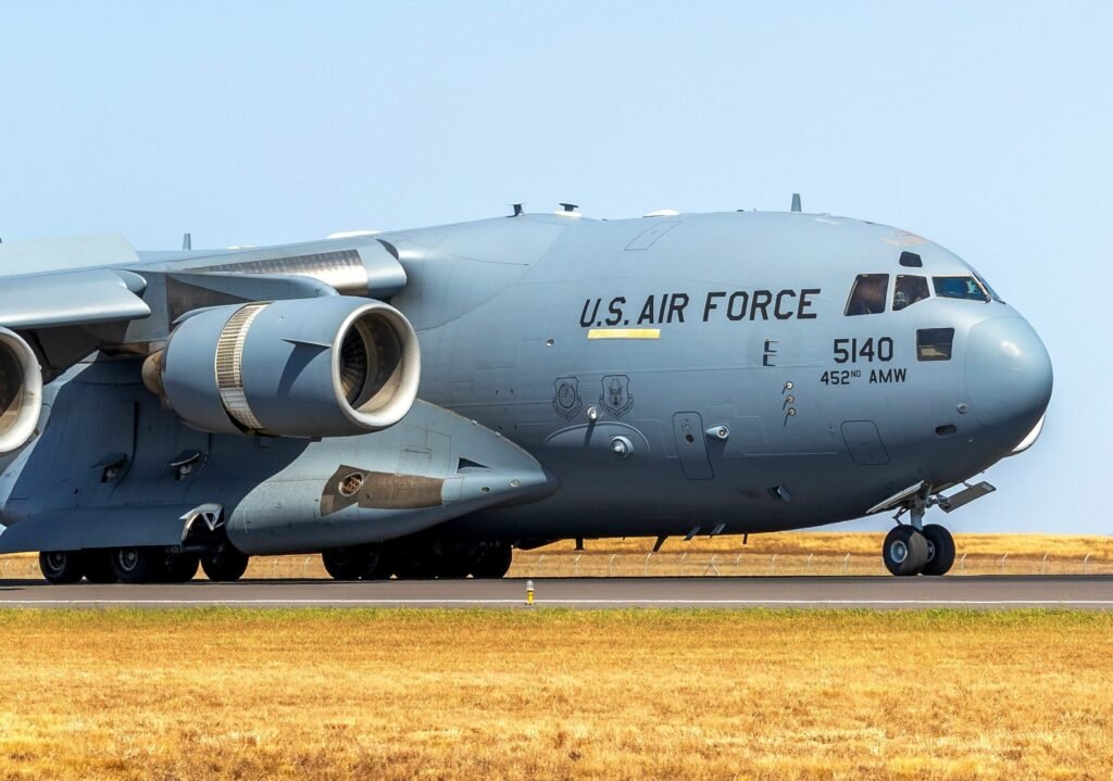 "SUA Retrag Bombardierele de la Baza Aeriană Britanică după Presupus Atac Terorist"