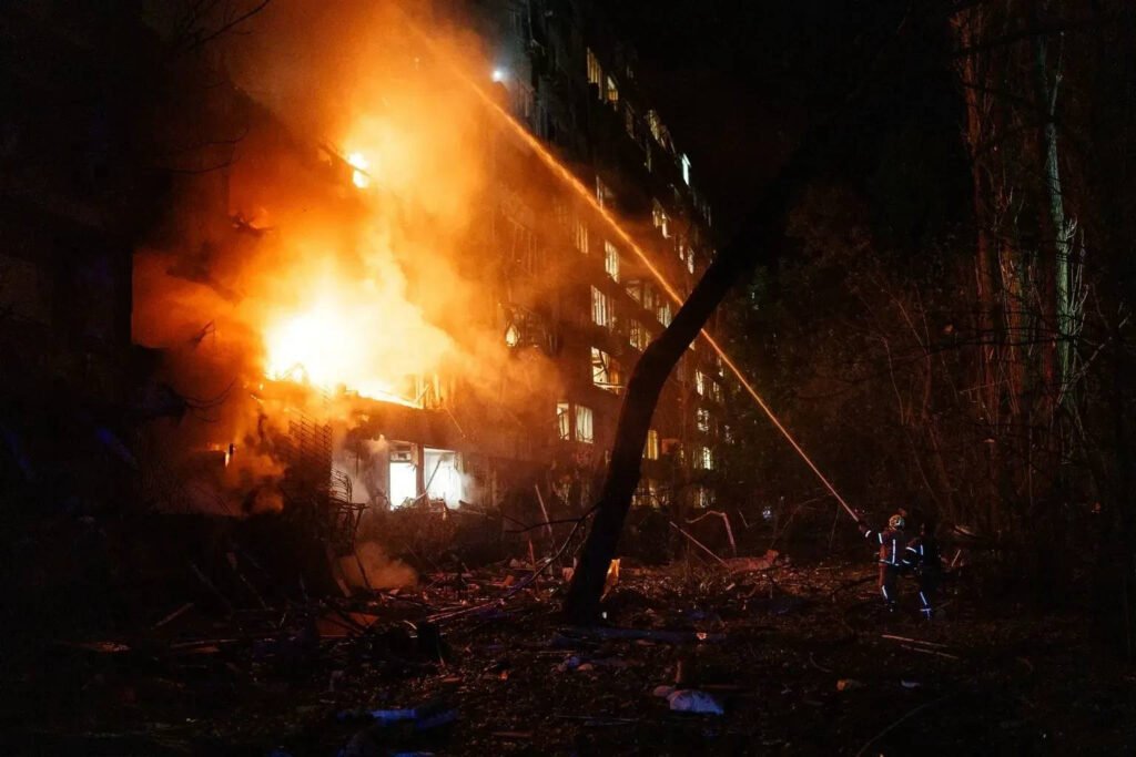Rusia Bombardează Kievul: 6 Morți și 22 de Răniți în Atacul asupra Centralei Electrice și Locuințelor