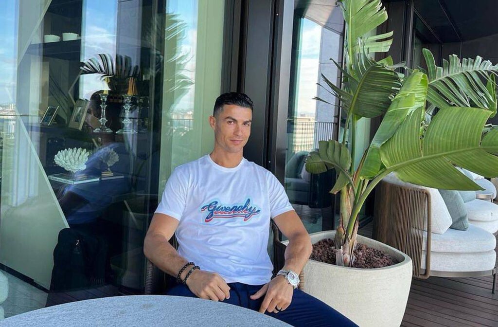 Cristiano Ronaldo rupe tăcerea după conflictul cu Jorge Jesus: De ce a fugit din cantonamentul Portugaliei Cristiano Ronaldo Breaks Silence on Conflict with Jorge Jesus: Why He Left Portugal's Training Camp