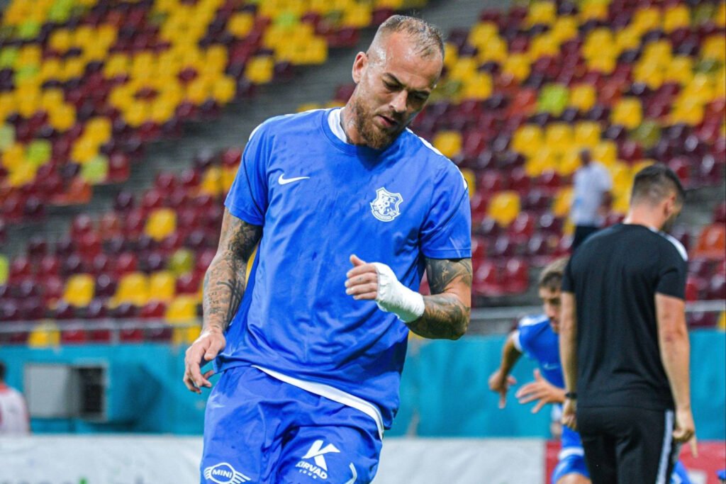 Denis Alibec, suspendat trei meciuri după eliminarea cu Dinamo. Amenzi pentru Farul și Universitatea Craiova "Denis Alibec Suspendat Trei Meciuri: Amenzi pentru Farul și Universitatea Craiova după Eliminarea cu Dinamo"