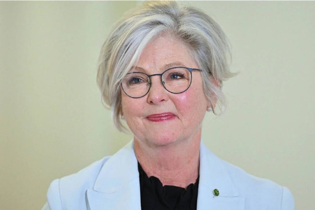 Deputată în stare critică după ce a fost lovită de o mașină în fața biroului. Anchetă antiteroristă în Australia "Deputată grav rănită de o mașină în fața biroului, anchetă antiteroristă în Australia"