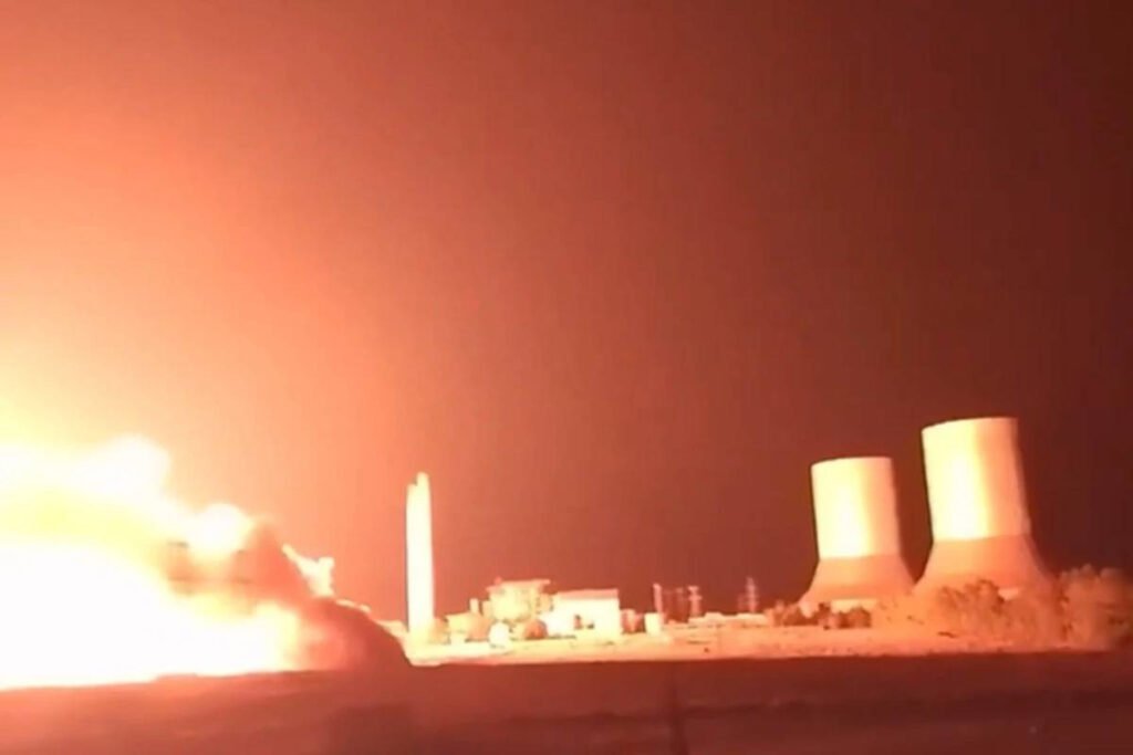 Explozie urmată de un "incendiu uriaș" lângă o centrală electrică din Siria. Trei stații au fost oprite VIDEO Explozie urmată de un "incendiu uriaș" lângă o centrală electrică din Siria. Trei stații au fost oprite VIDEO