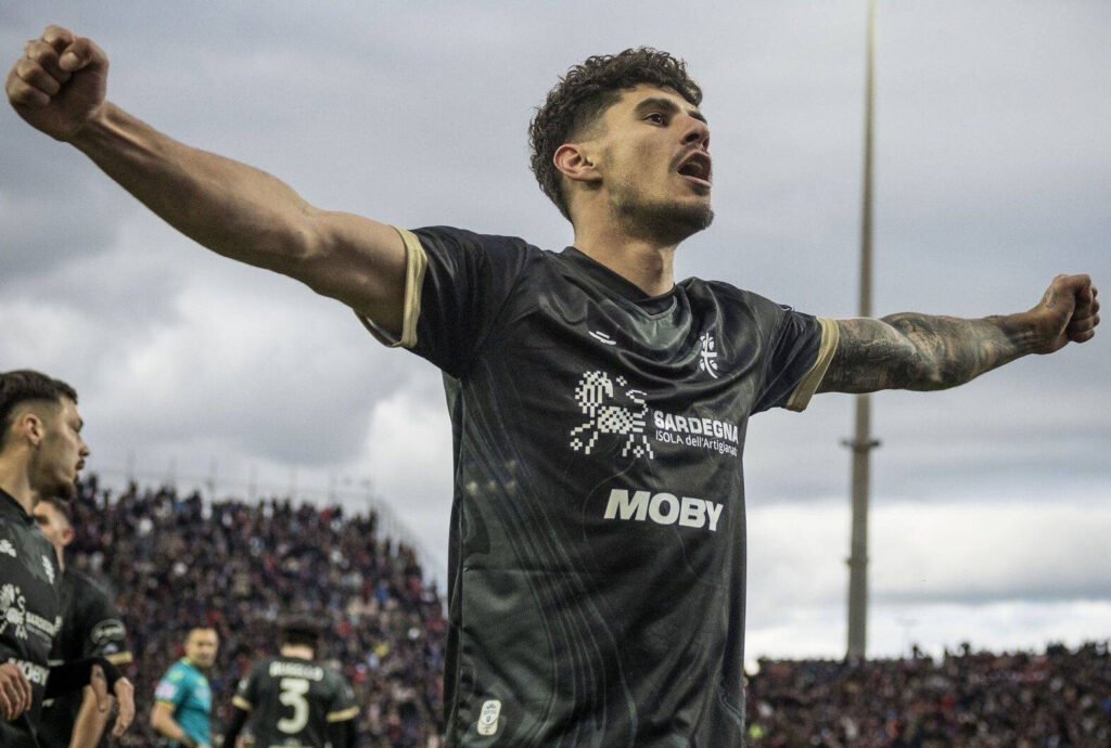 "FCSB Announces Transfer News for Florinel Coman"
