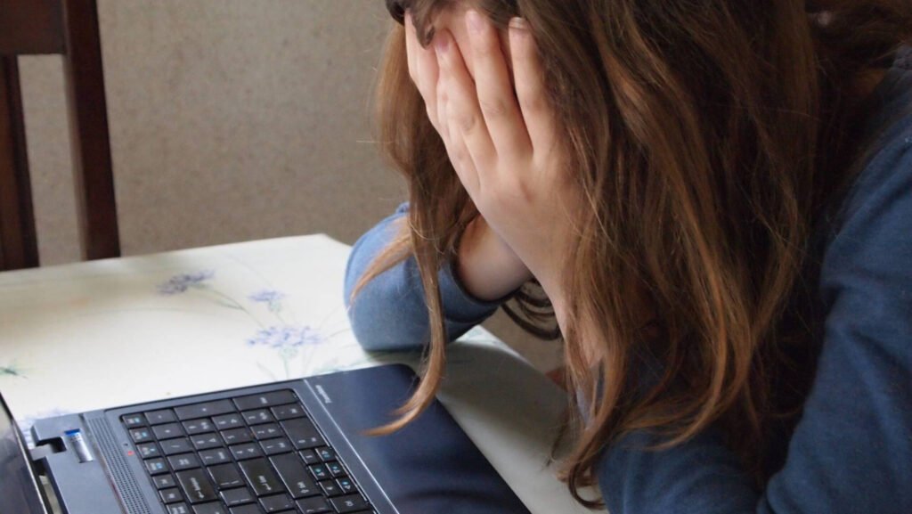 Părinți vigilenți în epoca digitală. Expert: Nu refuza. Dar ce să spun? "Părinți vigilenți în era digitală: Ce să spună expertul pentru a sprijini copiii?"