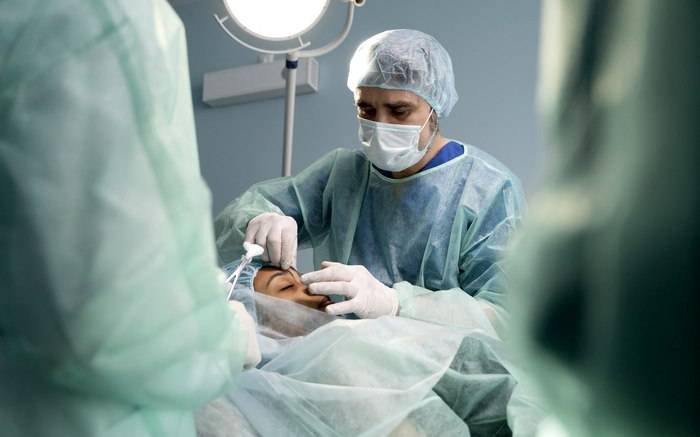 Caz medical extrem de rar: Un adolescent dezvoltă un dinte deasupra ochiului "Un adolescent dezvoltă un dinte deasupra ochiului: Caz medical extrem de rar"