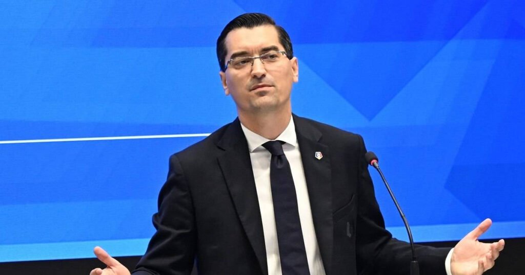 "Răzvan Burleanu Decide: Naționala nu Participă la Turneul FIFA după Acceptarea Rusiei"