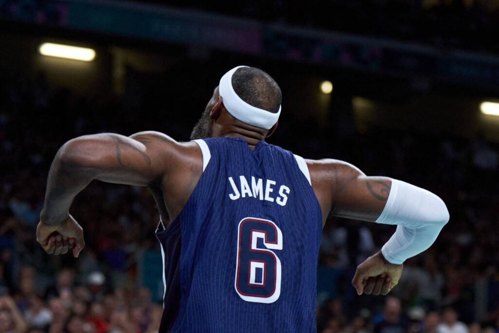 NBA: Philadelphia 76ers, revenire spectaculoasă de 29 de puncte; LeBron James îi răspunde lui Trump "Philadelphia 76ers' Stunning 29-Point Comeback: LeBron James Responds to Trump"