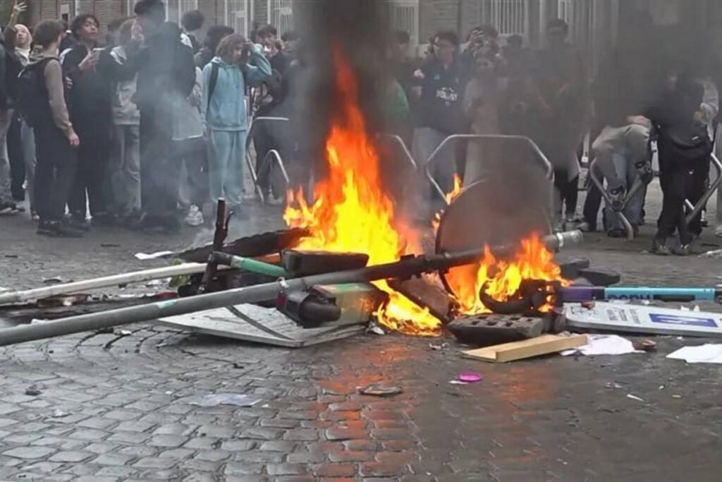 "Protestele Elevilor Din Belgia Contemporane cu Cele Din Franța: O Analiză a Situației"