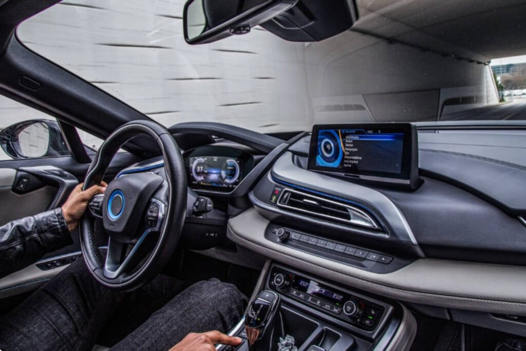 Mașina poate trimite date despre tine către giganții tech. Studiul care arată că orice model nou vine la pachet cu urmărirea șoferului Mașina poate trimite date despre tine către giganții tech. Studiul care arată că orice model nou vine la pachet cu urmărirea șoferului
