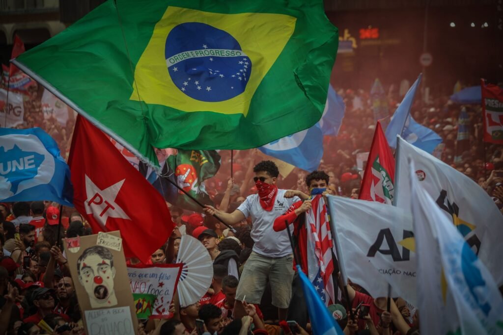 "Cei doi candidați la prezidențiale din Brazilia, la egalitate în sondaje înainte de turul doi"