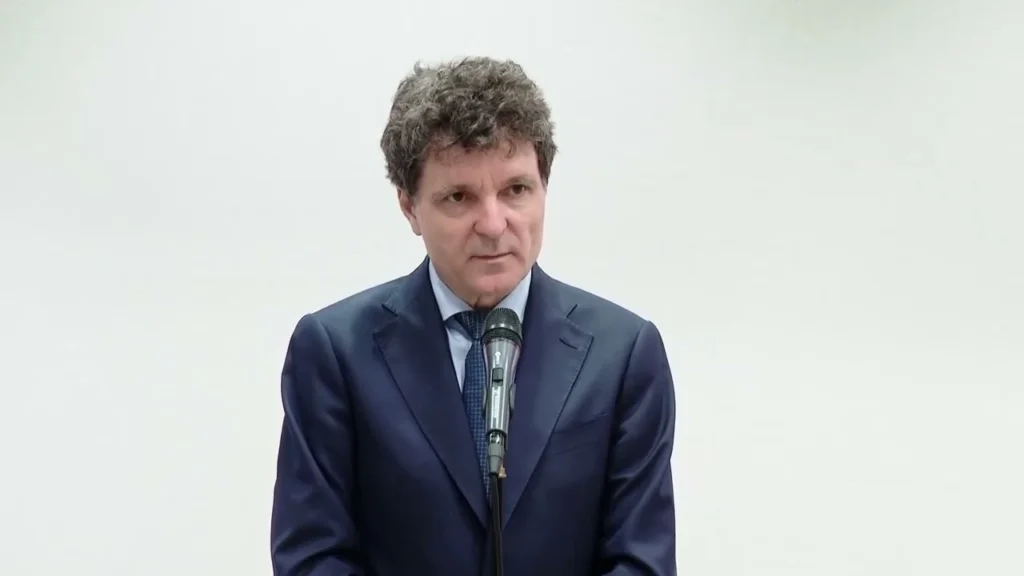 Nicușor Dan: Lecții din Istorie și Mesajul împotriva Urărilor la Biserica Palatului Cotroceni