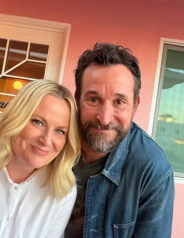 Noah Wyle, ales cel mai atrăgător bărbat din 2026: Reacția surprinzătoare a actorului! "Noah Wyle: Reacția lui la titlul de Cel Mai Atrăgător Bărbat din 2026!"