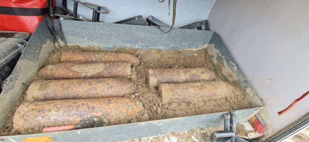 "Descoperire de Proiectile Explozive de 150 mm pe Autostrada A8 în Județul Iași"