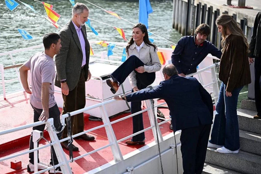 Regina Letizia a Spaniei, moment șocant la un eveniment oficial: Cădere pe puntea unei ambarcațiuni