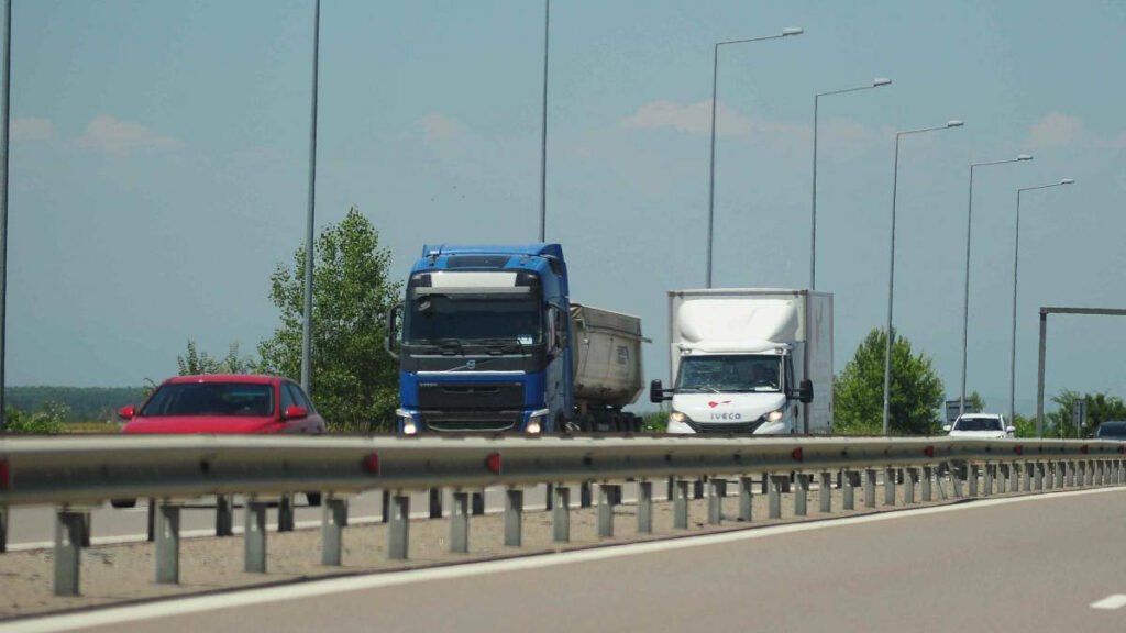 TollRo, inaugurat și de hackeri. Guvernul implementează o aplicație cu erori grave pentru taxarea și amendarea transportatorilor